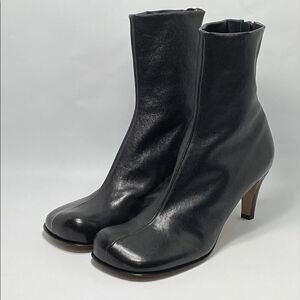 Bottega Veneta Wardrobe 02 Leather Ankle Boots size 39C